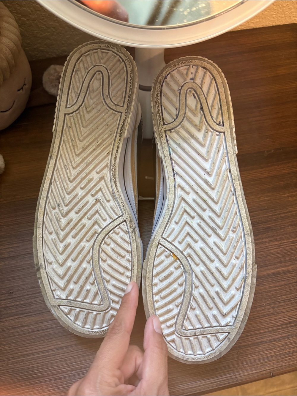 Nike White Sneakers with Swoosh Logo - Picture 8 of 8
